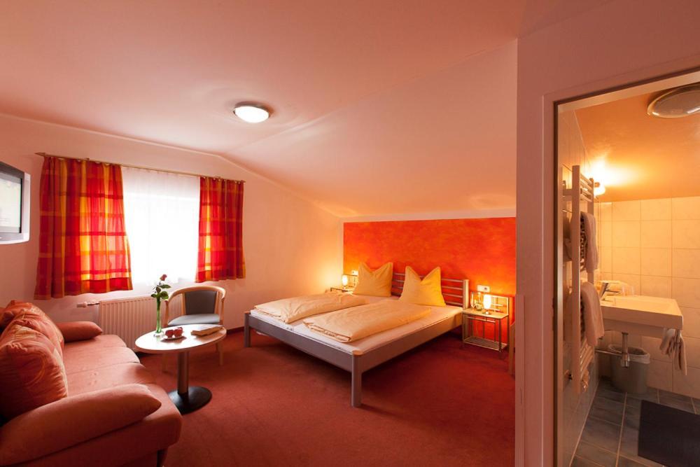 Holzgauerhof Bed & Breakfast エクステリア 写真
